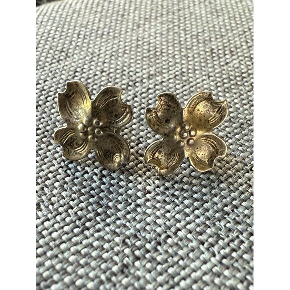 VTG Sterling Silver 925 STUART NYE Dogwood Flower Post Earrings Screw Back - Picture 1 of 5